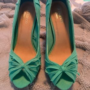 Blanco open toed heels